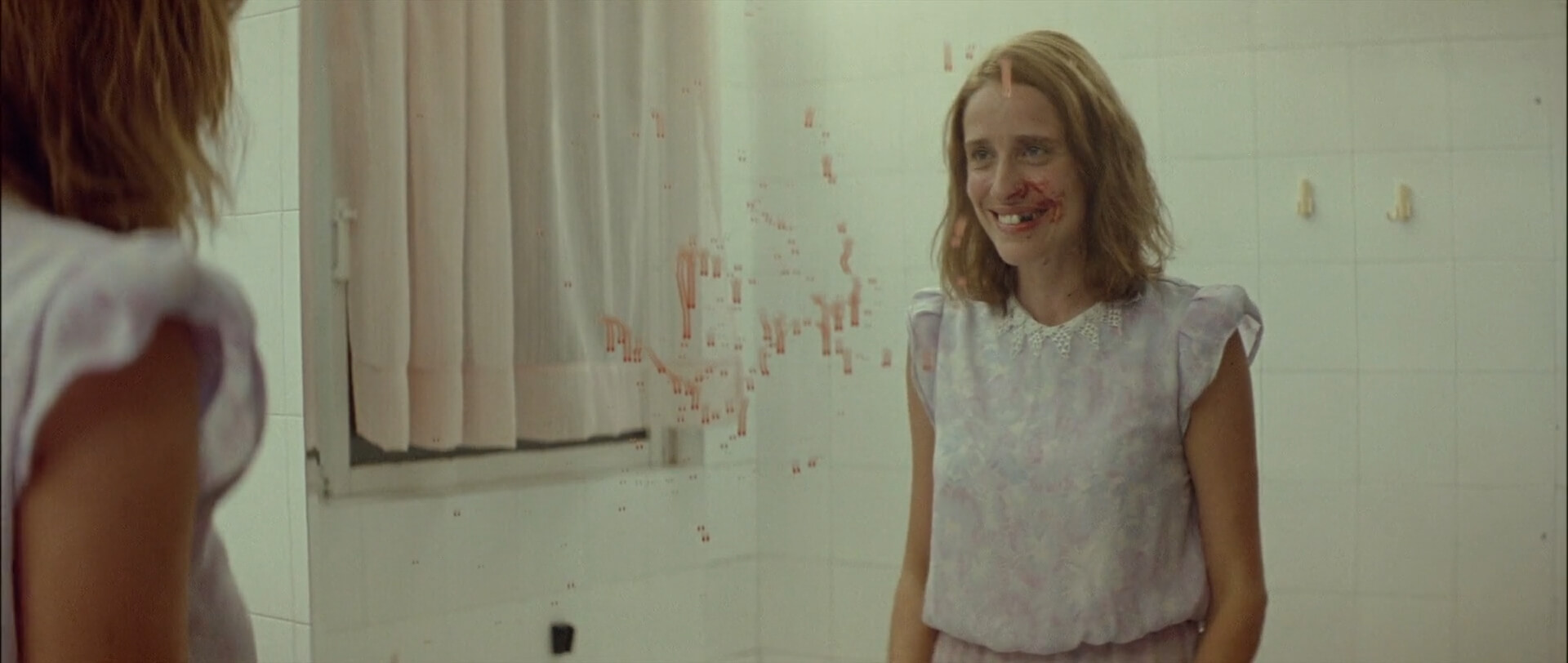 Dente Canino (2009) - Veja Um Bom Filme